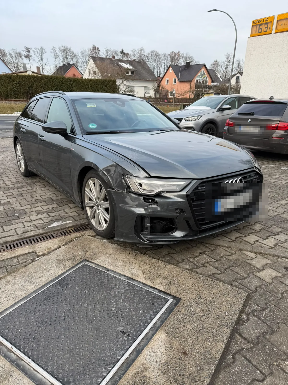 Audi A6 Avant mit massivem Frontschaden – Haftpflichtgutachten von Michael Aures in der Oberpfalz